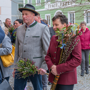 Palmsonntag / Foto Haijes Palmsonntag Pfarre Kirchdorf an der KremsSegnung der Palmzweige vor dem Pfarrhof, dann Einzug in die Kirche